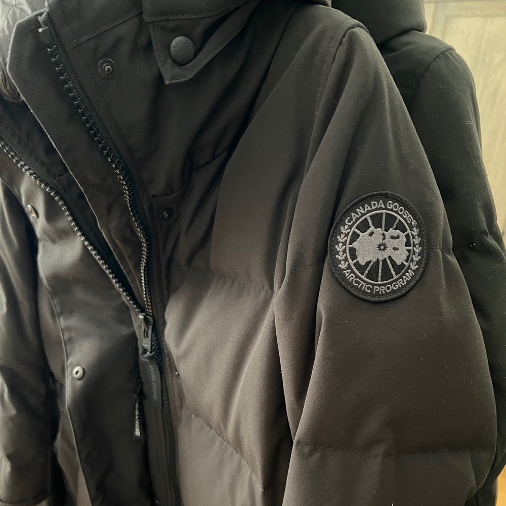 CANADA GOOSE DOWN COAT - Picture 9 of 13